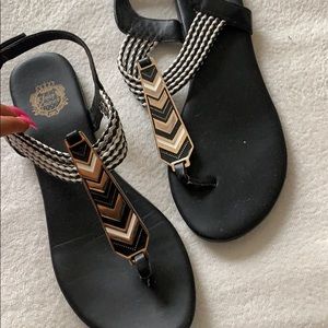 🦄 4/$40 Gold And Black Juicy Couture Sandals